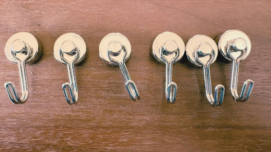 世界一周に持参した強力マグネットフックの説明